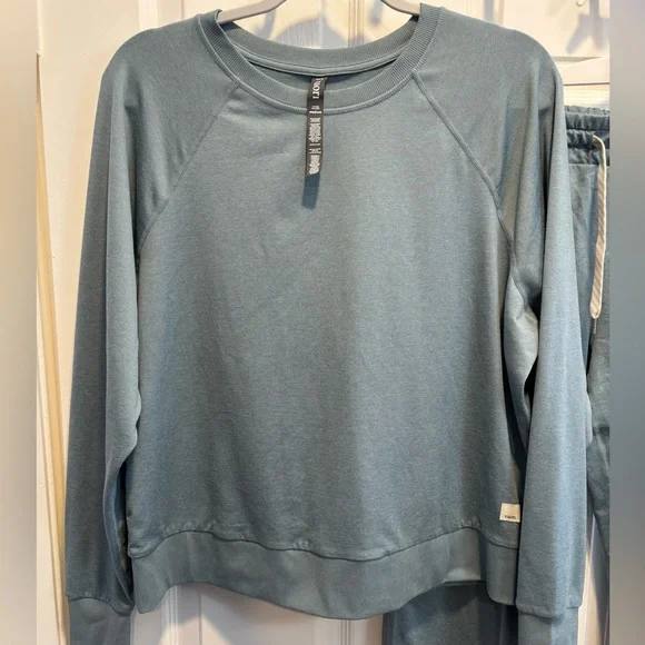 Vuori Women's Blue Gray Green Halo Top & Joggers Set - Picture 8 of 10